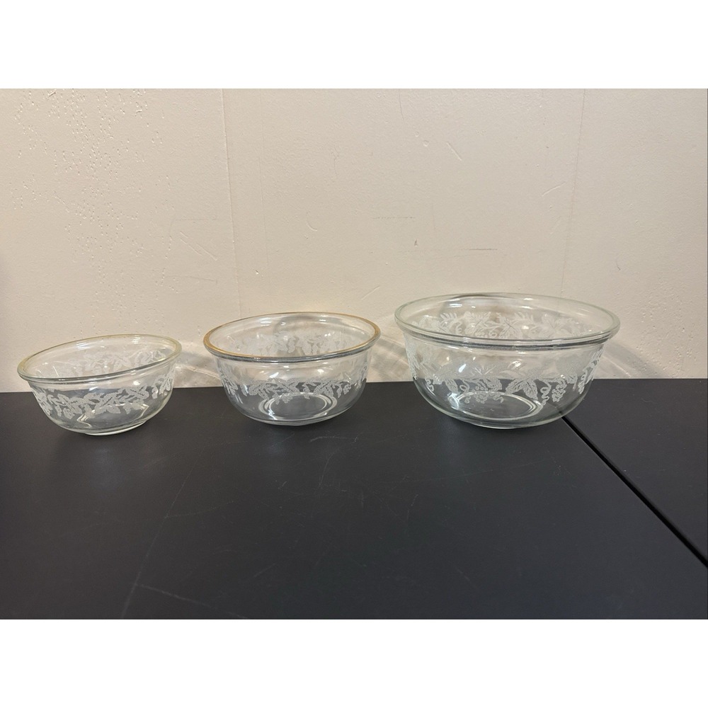 BARTLETT COLLINS Nesting Mixing Bowls  Grape Leaf Embossing (Set of 3) Vintage